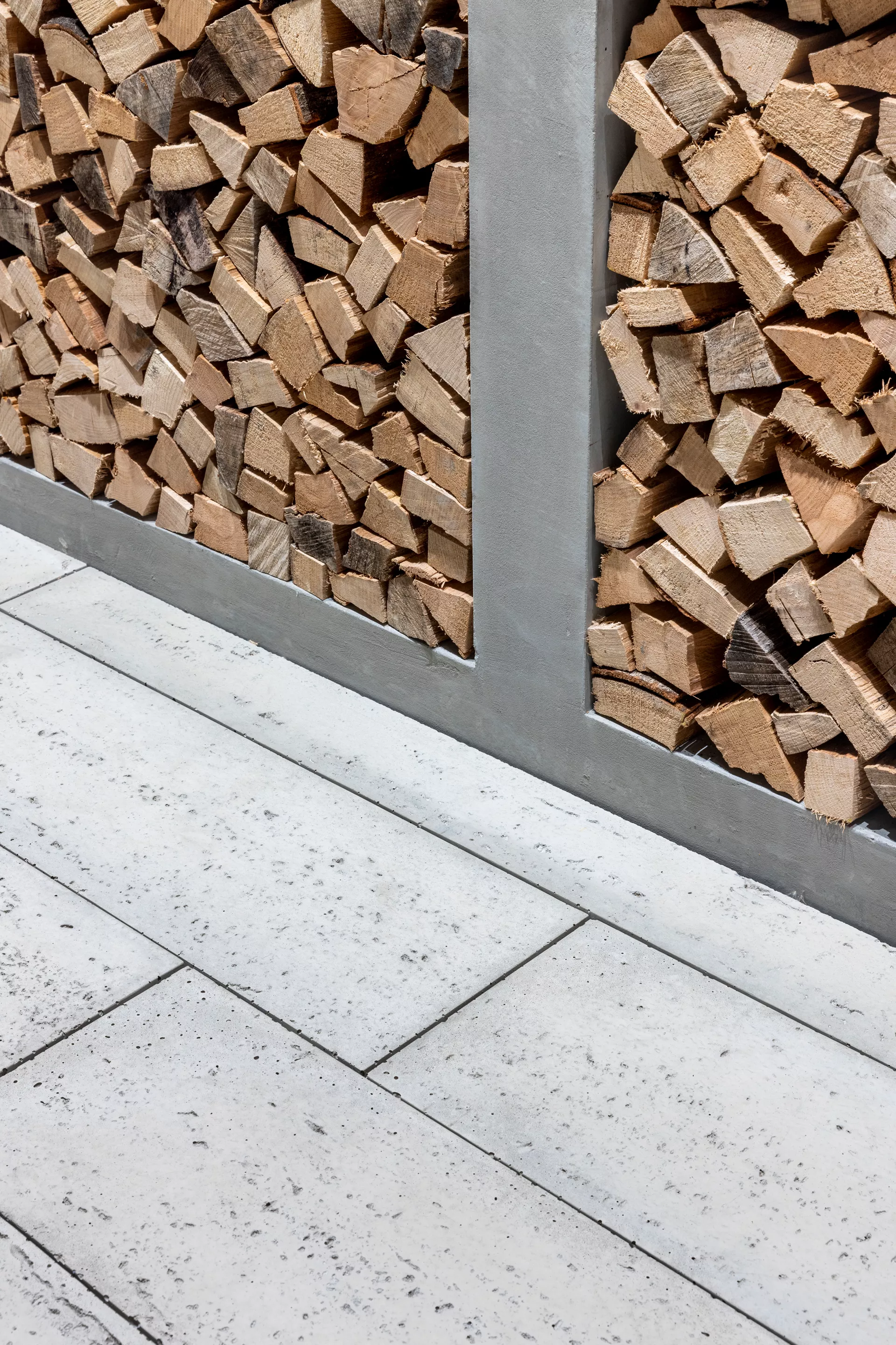 LENIA Gartenplatte mit Holzstruktur Normalplatte naturgrau strukturiert gerundet L 88-89 cm B 24.5-25.5 cm H 5 cm