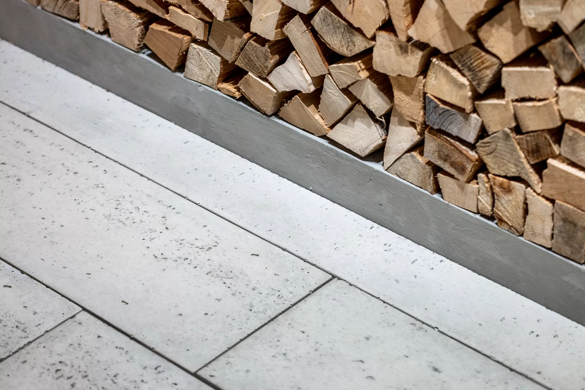 LENIA Gartenplatte mit Holzstruktur Normalplatte naturgrau strukturiert gerundet L 88-89 cm B 24.5-25.5 cm H 5 cm