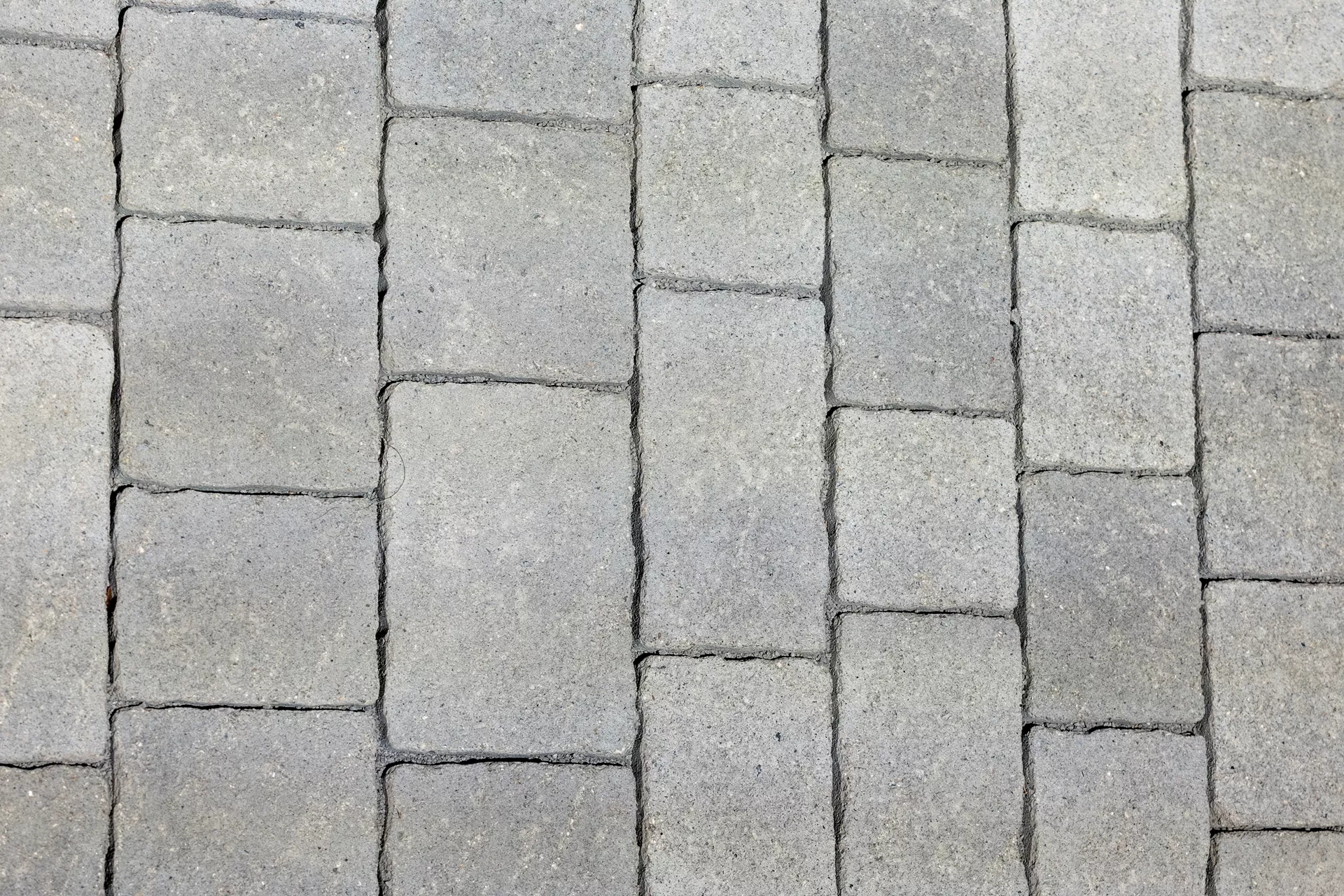 FRIEDA Pflasterstein perlgrau strukturiert Kanten gebr. L 8.8-11.8 cm B 9.8 cm H 7 cm