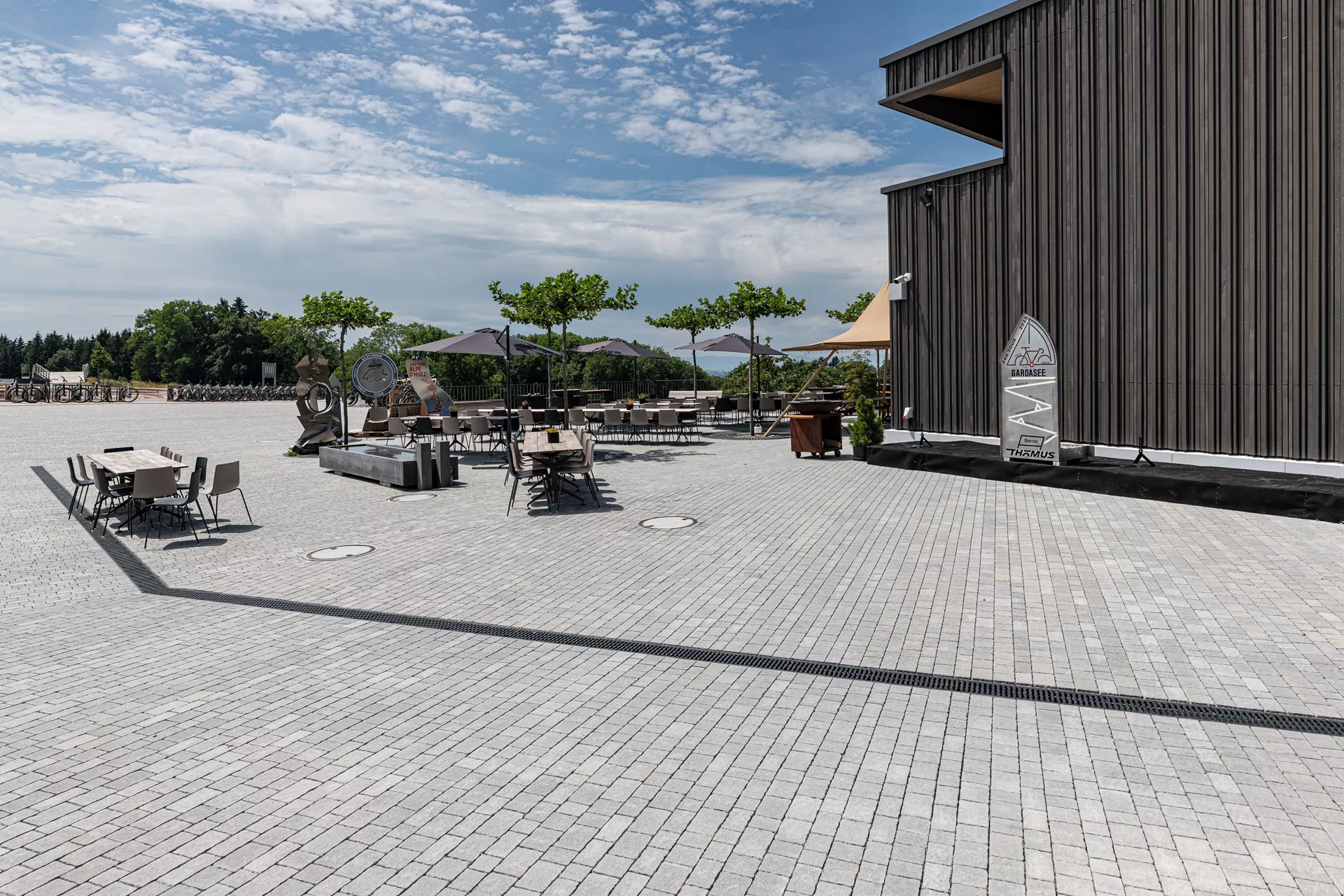 FRIEDA Wildpflaster perlgrau strukturiert Kanten gebr. L 9.4-19.4 cm B 9.4-11.9 cm H 7 cm