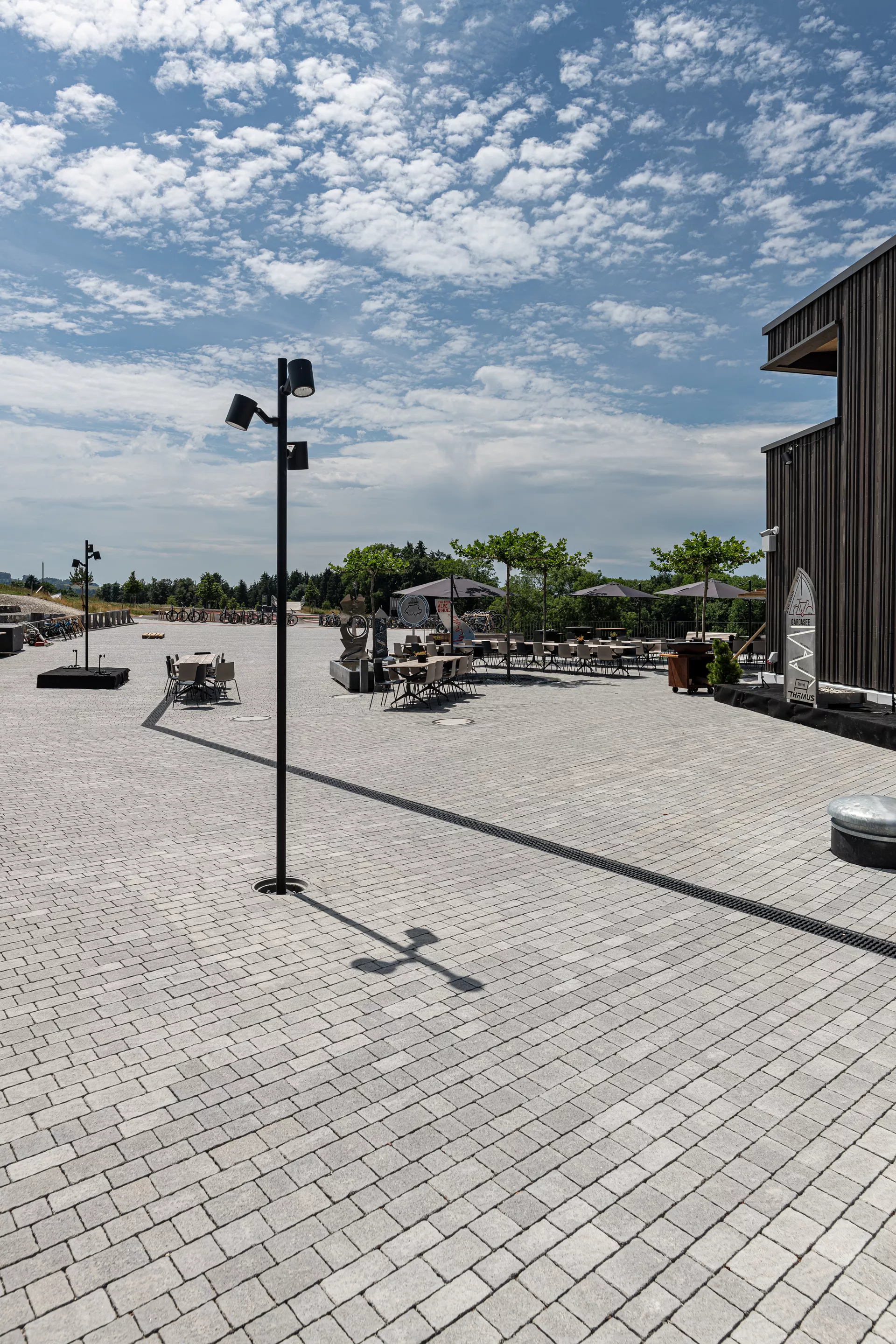 FRIEDA Wildpflaster perlgrau strukturiert Kanten gebr. L 9.4-19.4 cm B 9.4-11.9 cm H 7 cm