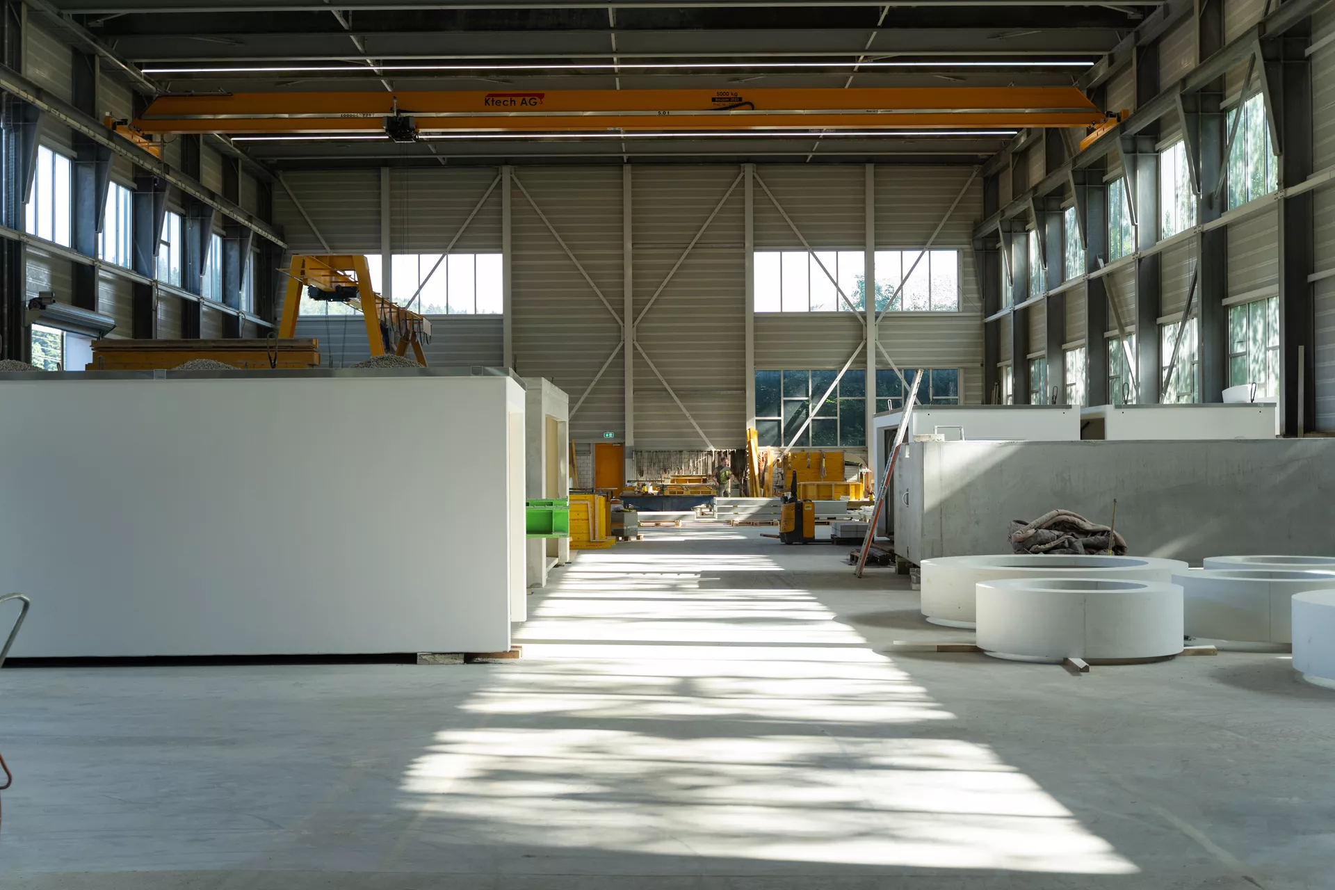 Betonelement für Ladestation einfach grau glatt vollkantig bewehrt L 34 cm B 34 cm H 166 cm