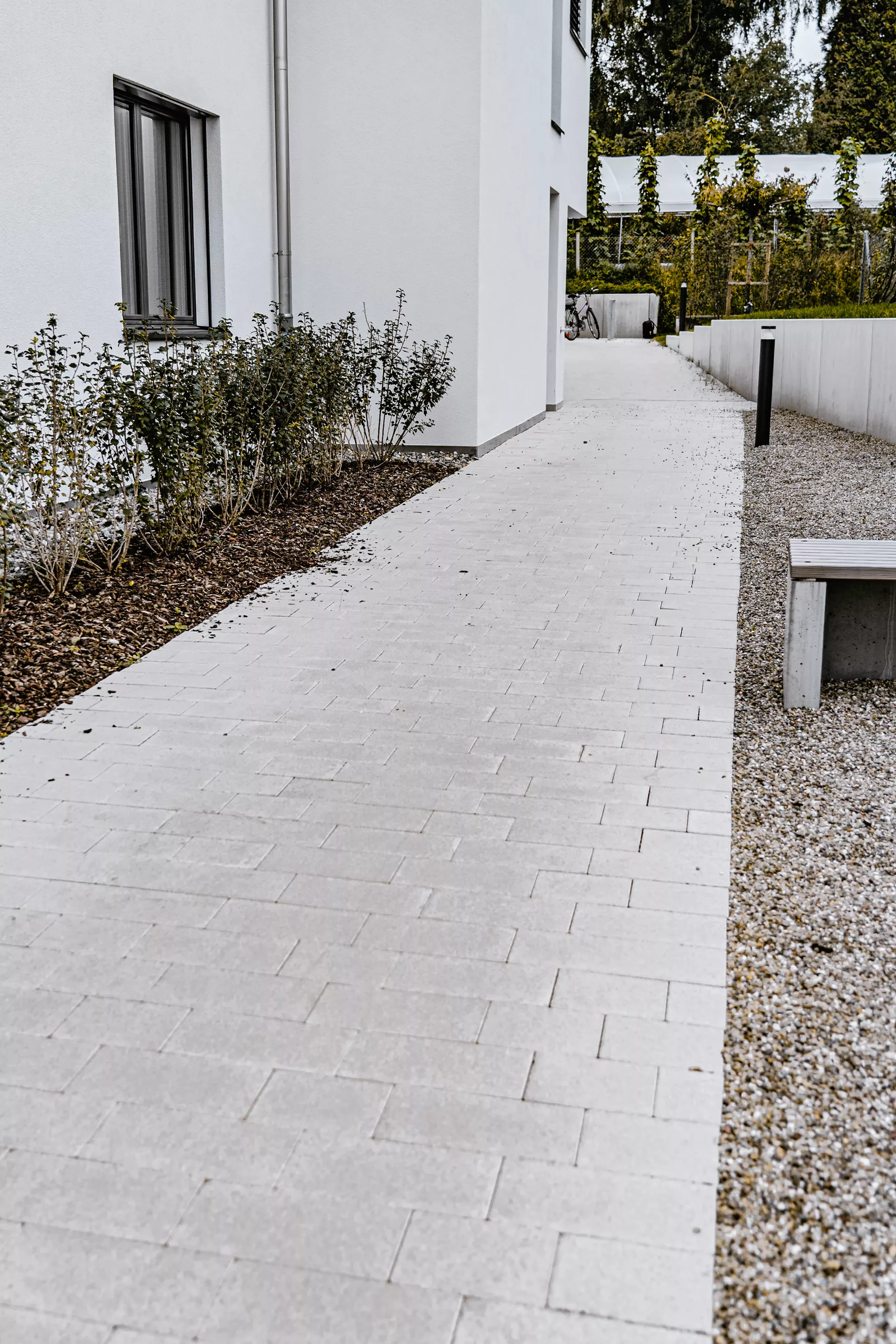 RAINA Pflasterstein grau glatt leicht gefast L 20-40 cm B 15 cm H 8 cm