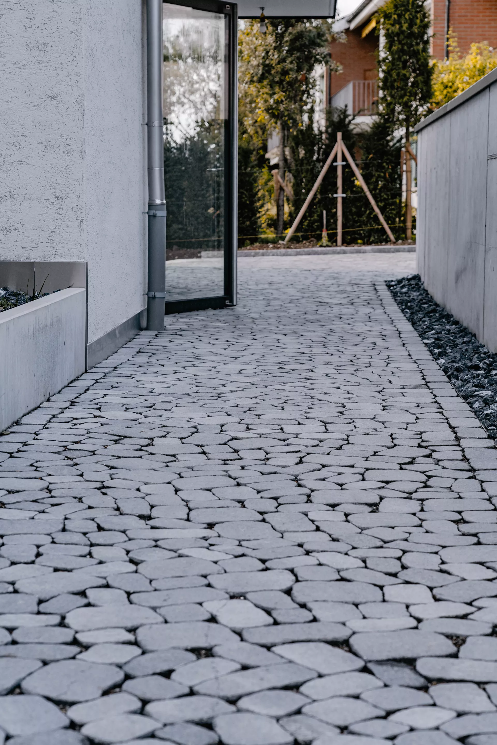 ARENA VISTA Pflasterstein perlgrau strukturiert Kanten gebr. L 6.5 - 23.8 cm B 8.3 - 16.4 cm H 7 cm