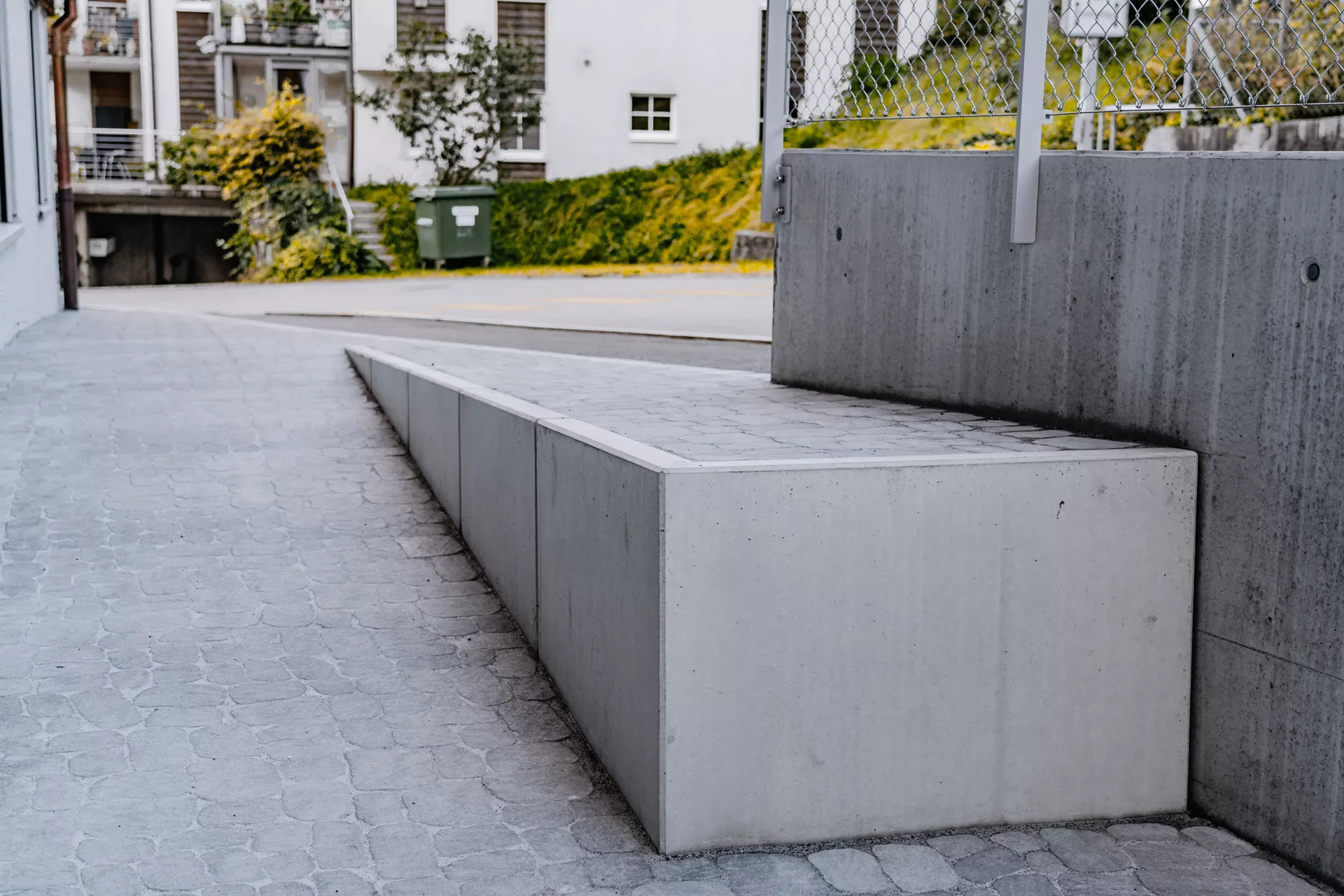 ARENA VISTA Pflasterstein perlgrau strukturiert Kanten gebr. L 6.5 - 23.8 cm B 8.3 - 16.4 cm H 7 cm