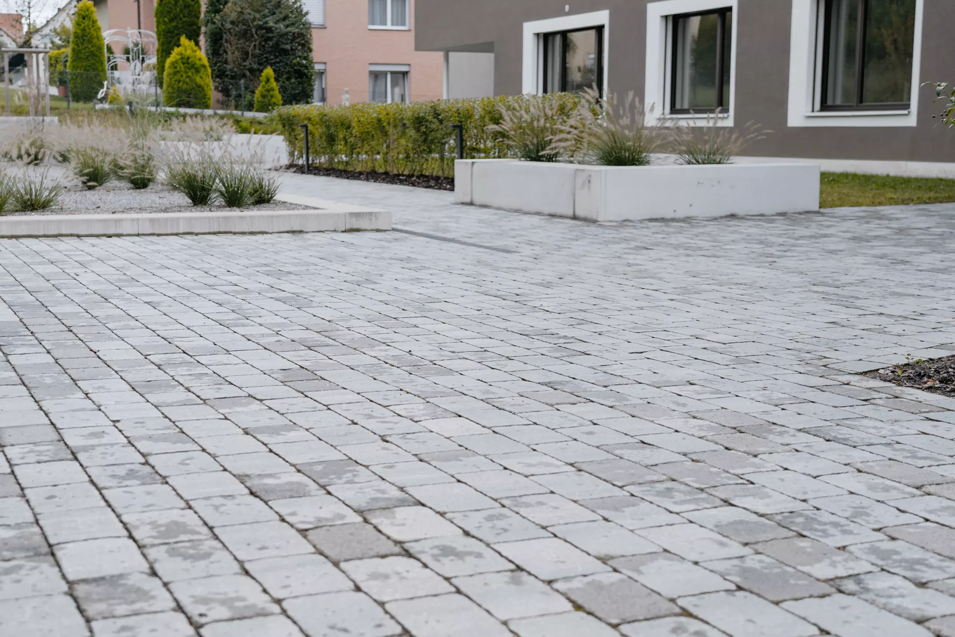 TEGULA Pflasterstein grau glatt Kanten gebrochen L 22 cm B 16 cm H 6 cm