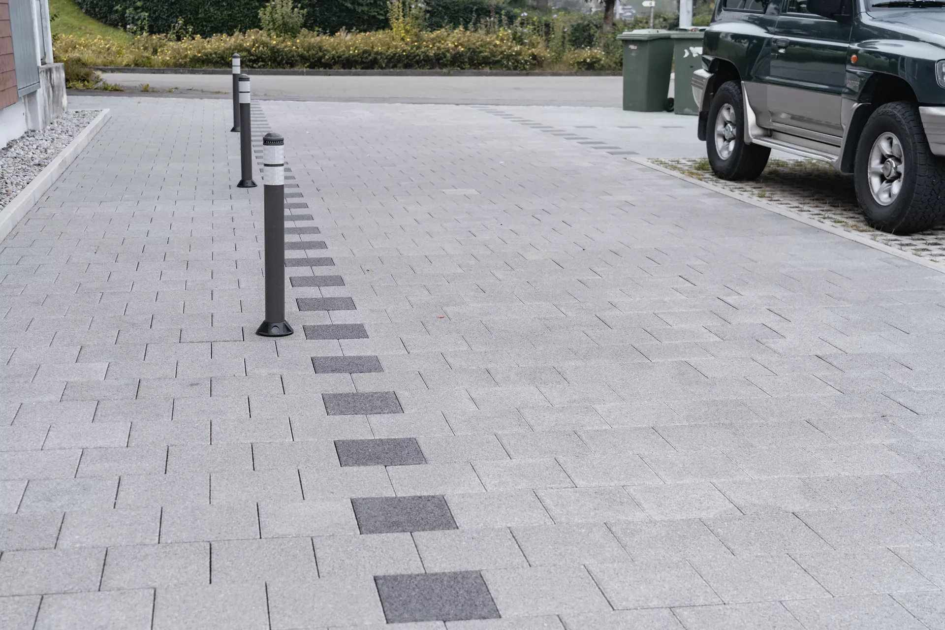 CARENA Sickerstein fino mit Nocken grau haufwerksporig gefast L 25 cm B 25 cm H 8 cm