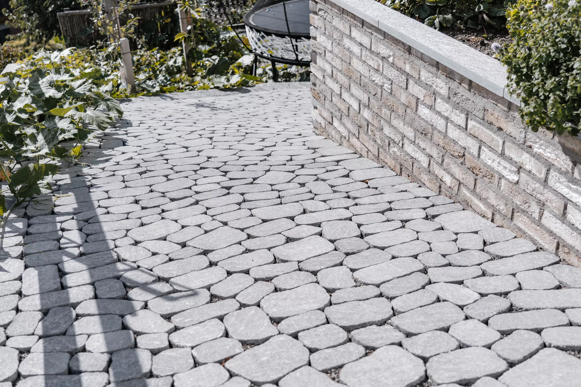 ARENA VISTA Pflasterstein perlgrau strukturiert Kanten gebr. L 6.5 - 23.8 cm B 8.3 - 16.4 cm H 7 cm