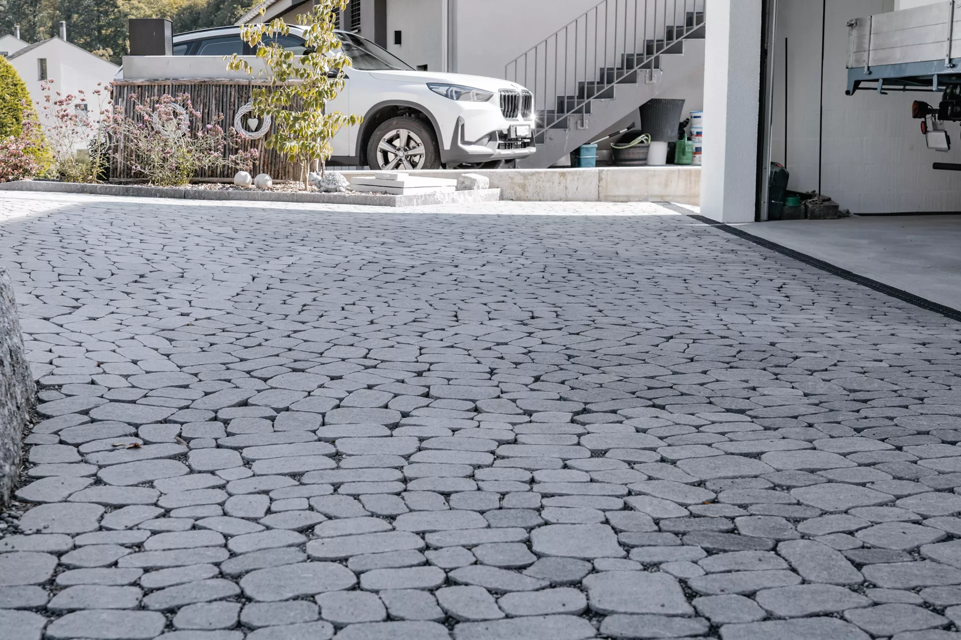 ARENA VISTA Pflasterstein perlgrau strukturiert Kanten gebr. L 6.5 - 23.8 cm B 8.3 - 16.4 cm H 7 cm