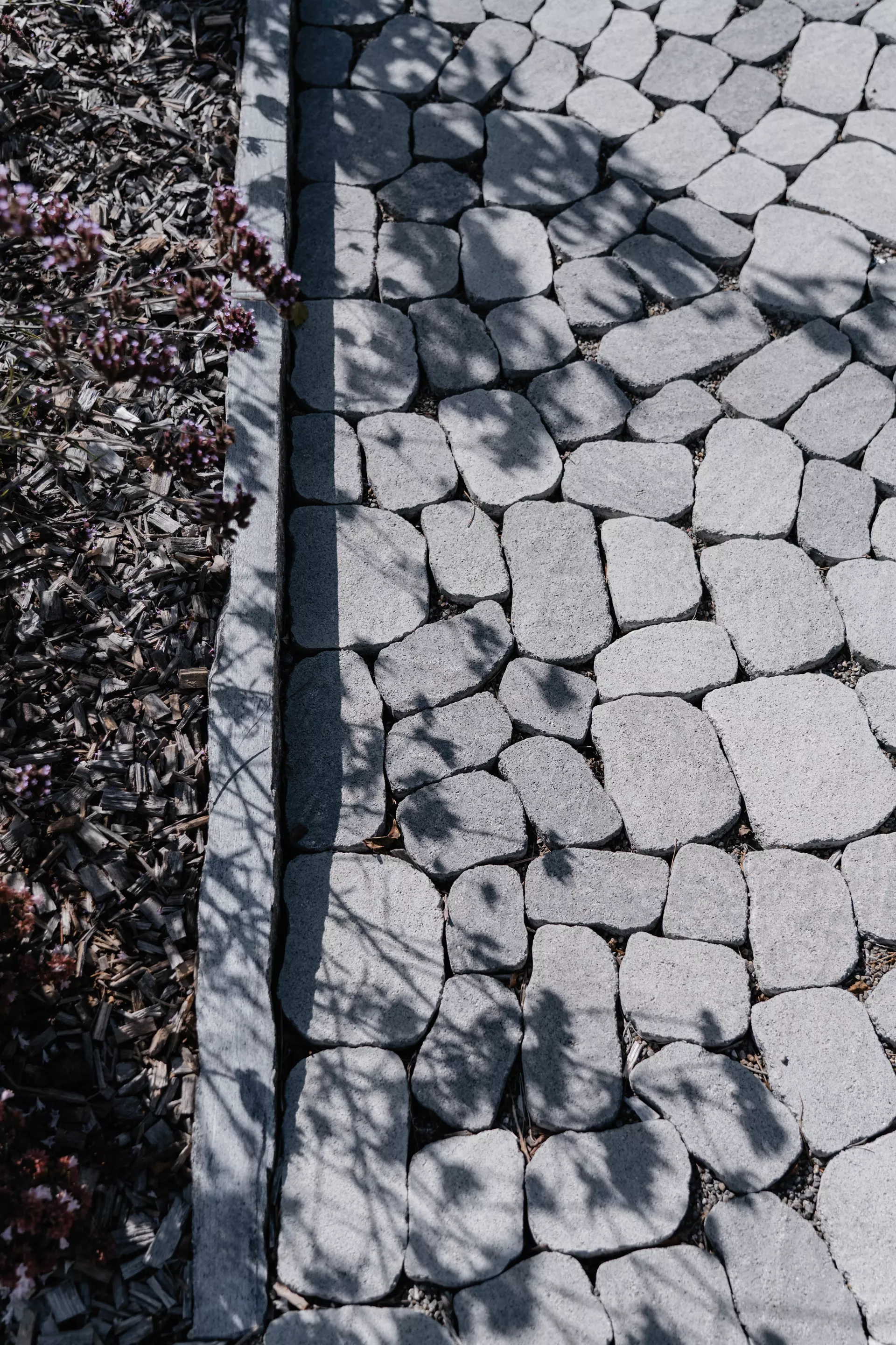 ARENA VISTA Pflasterstein perlgrau strukturiert Kanten gebr. L 6.5 - 23.8 cm B 8.3 - 16.4 cm H 7 cm