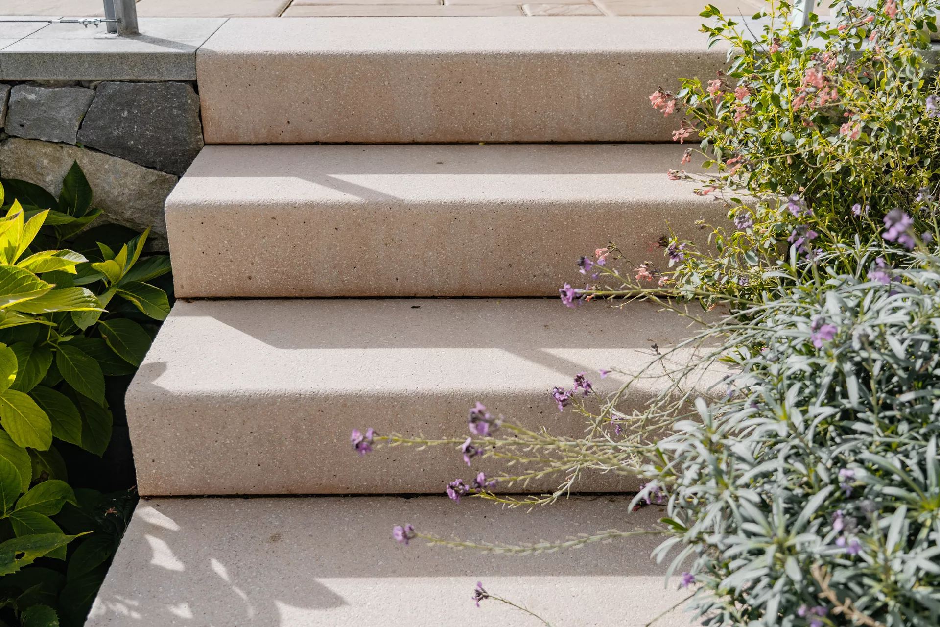 PARADISO Blockstufe ocker gestrahlt gefast L 100 cm B 40 cm H 17 cm