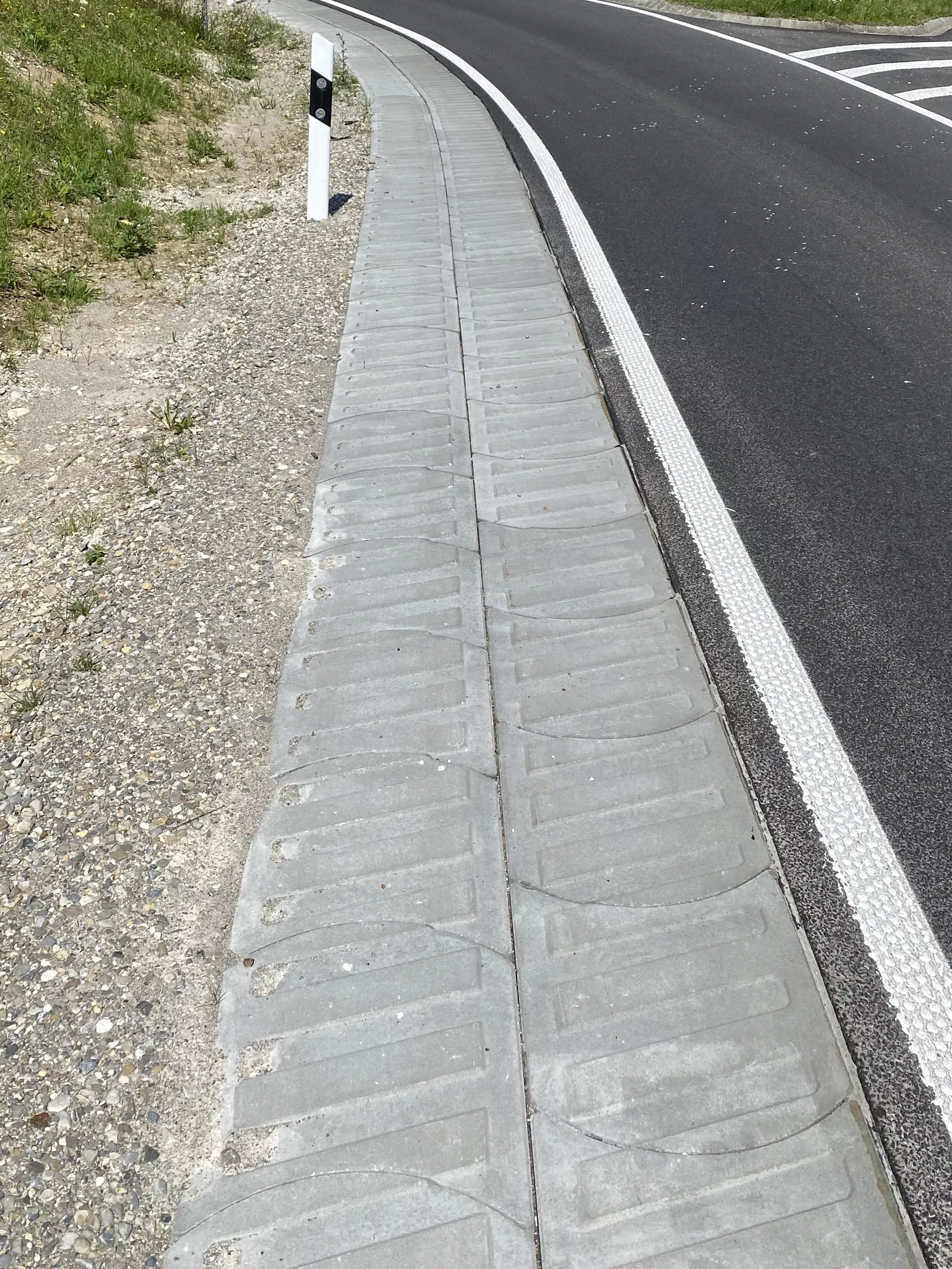 STRADAFINO Bankett- und Spurelement grau gerillt gefast L 50 cm B 50 cm H 14 cm