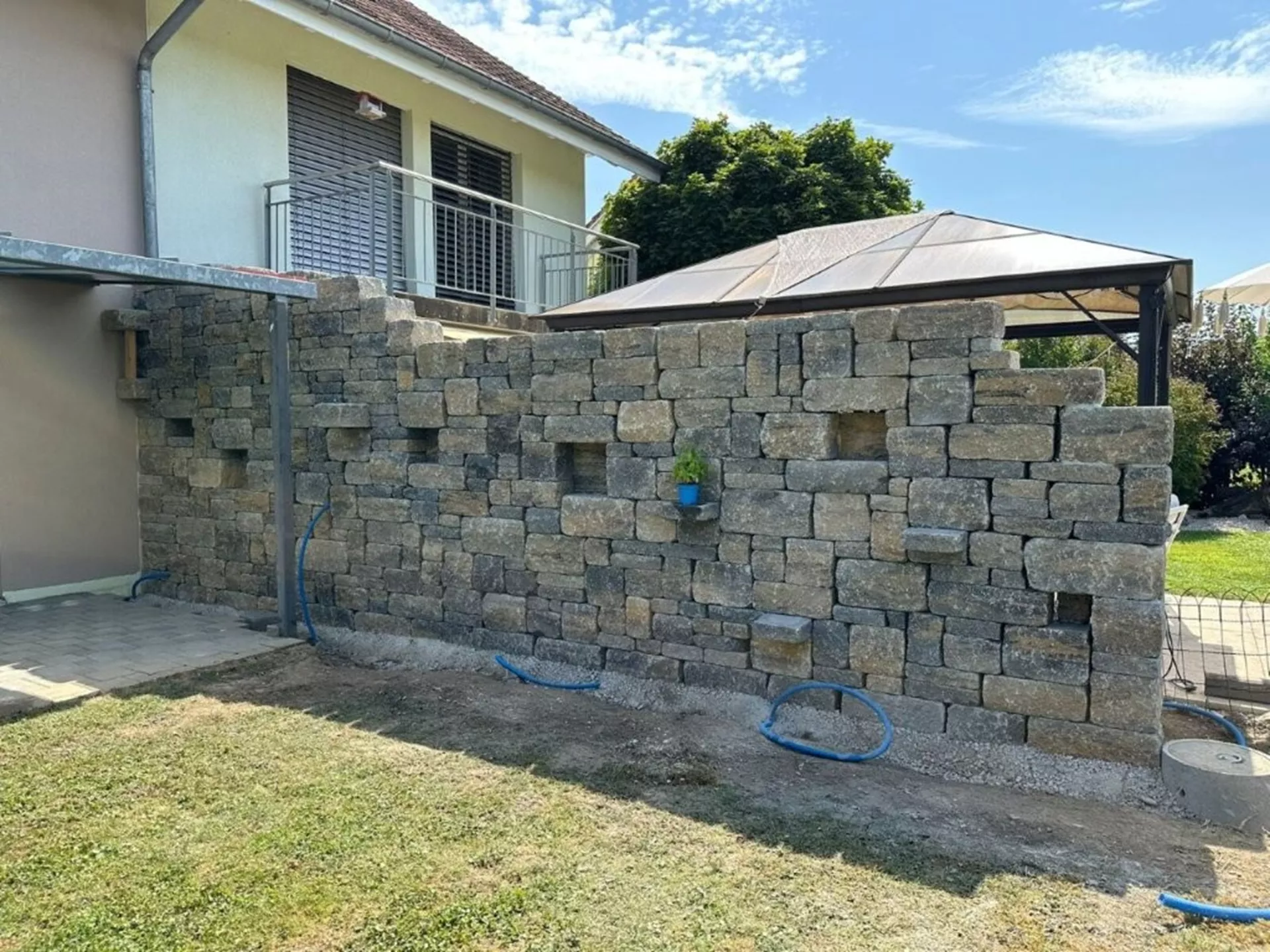 VERZASCA Weinbergmauer allseitig gerumpelt beige marmoriert L 16 cm B 16 cm H 22.5 cm