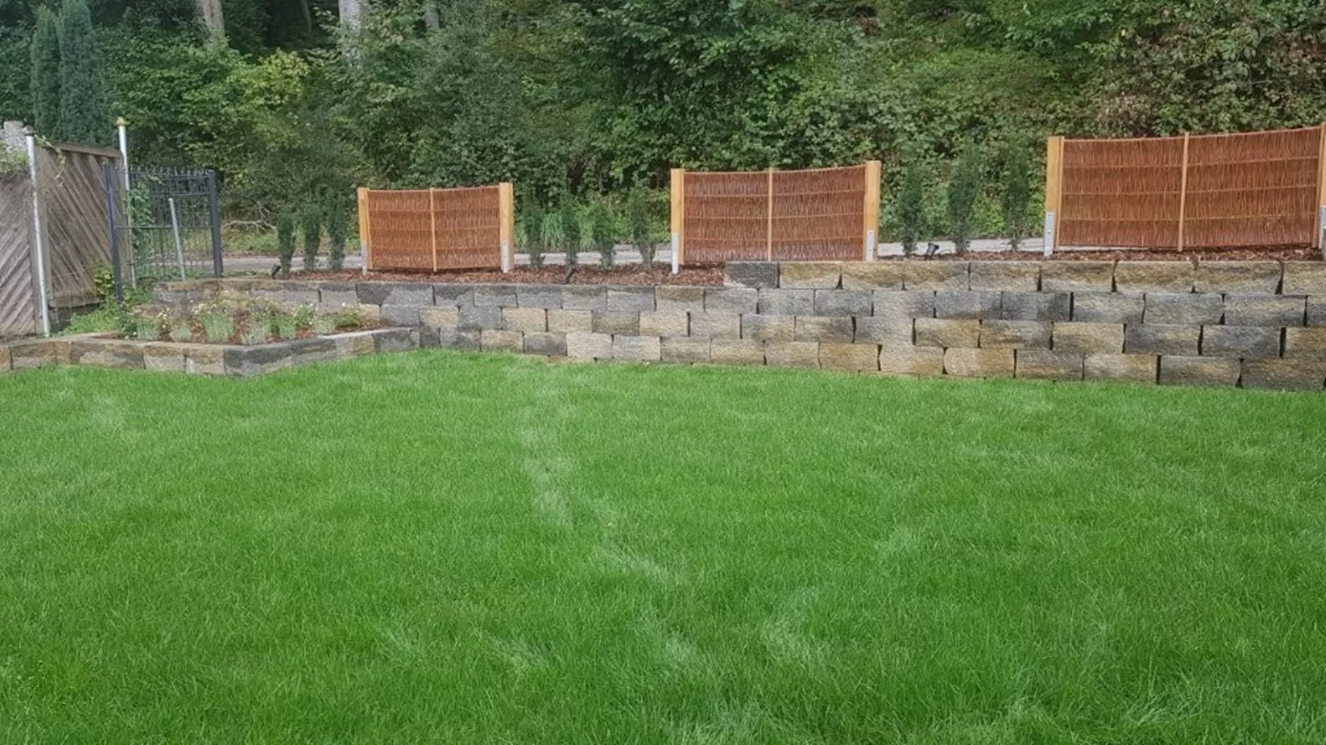 VERZASCA Felsmauer allseitig gespalten beige marmoriert L 48 cm B 24 cm H 22.5 cm