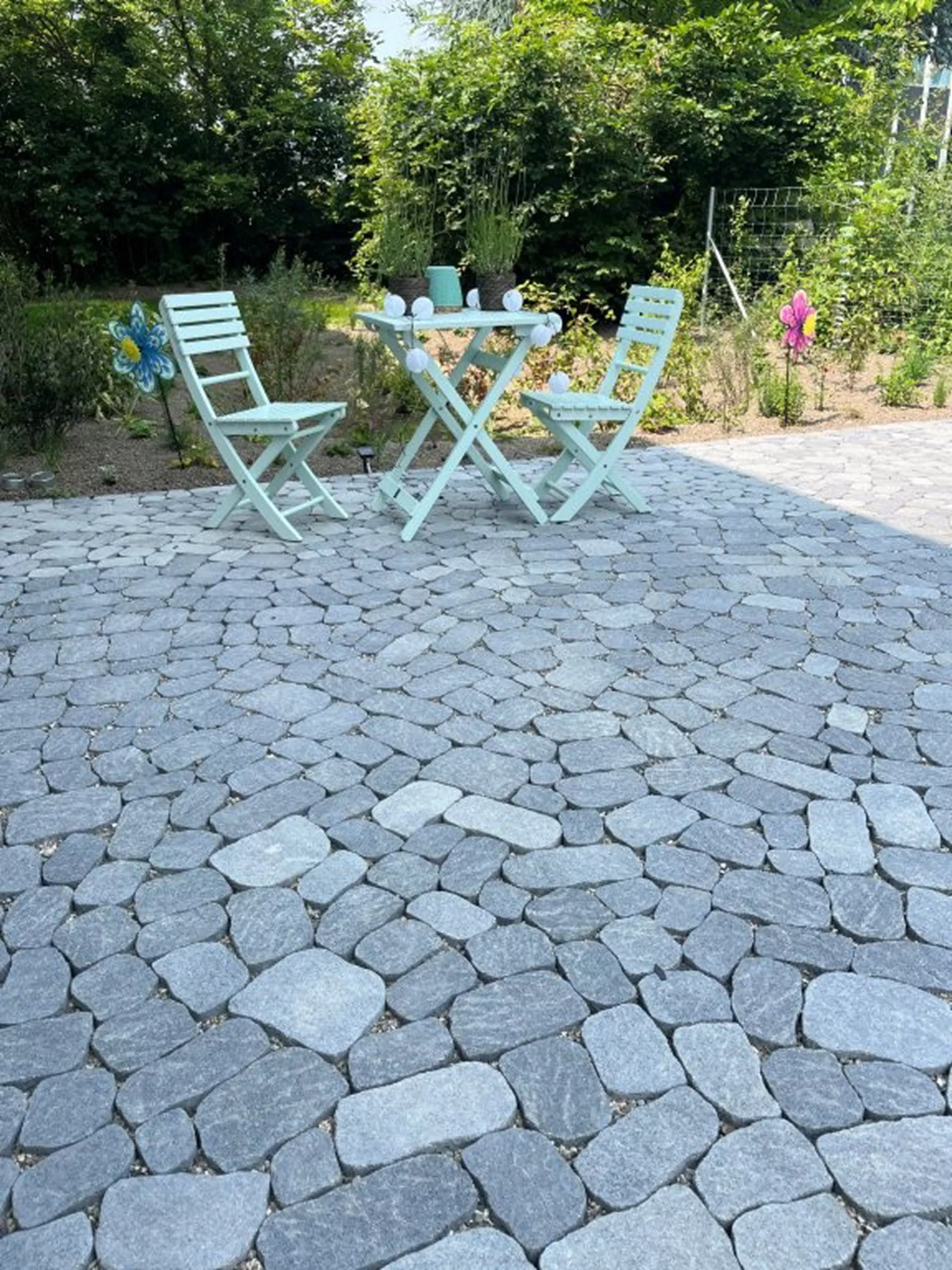 ARENA VISTA Pflasterstein perlgrau strukturiert Kanten gebr. L 6.5 - 23.8 cm B 8.3 - 16.4 cm H 7 cm