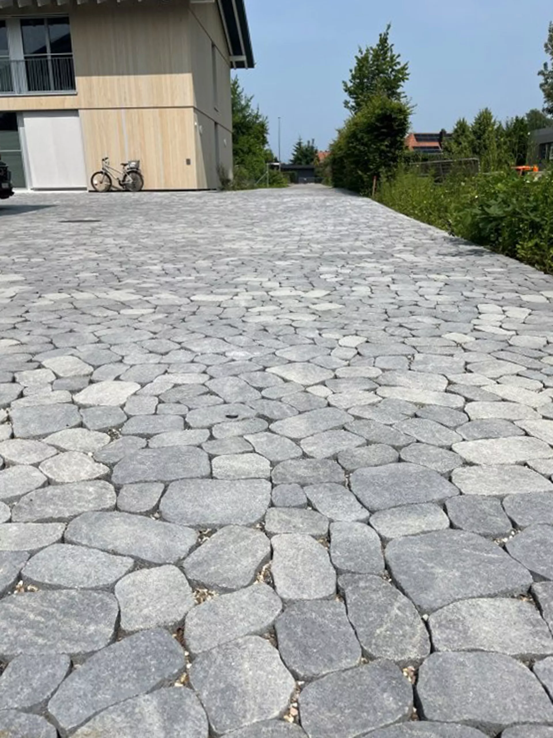 ARENA VISTA Pflasterstein perlgrau strukturiert Kanten gebr. L 6.5 - 23.8 cm B 8.3 - 16.4 cm H 7 cm