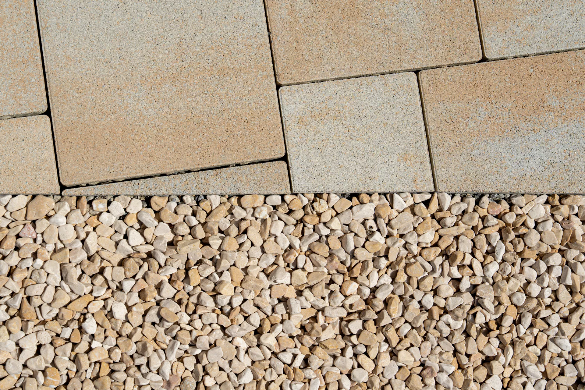 VEGAS Pflasterstein vanille schattiert glatt fein gefast L 15-22.5 cm H 6 cm