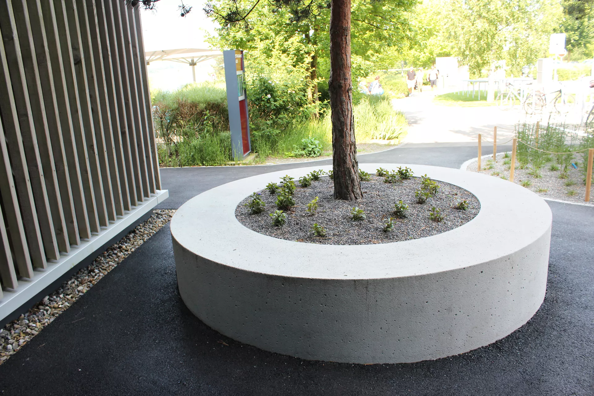 ARBOSO Sitzbankelement rund grau gestrahlt vollkantig ohne Boden D 224 cm H 60 cm