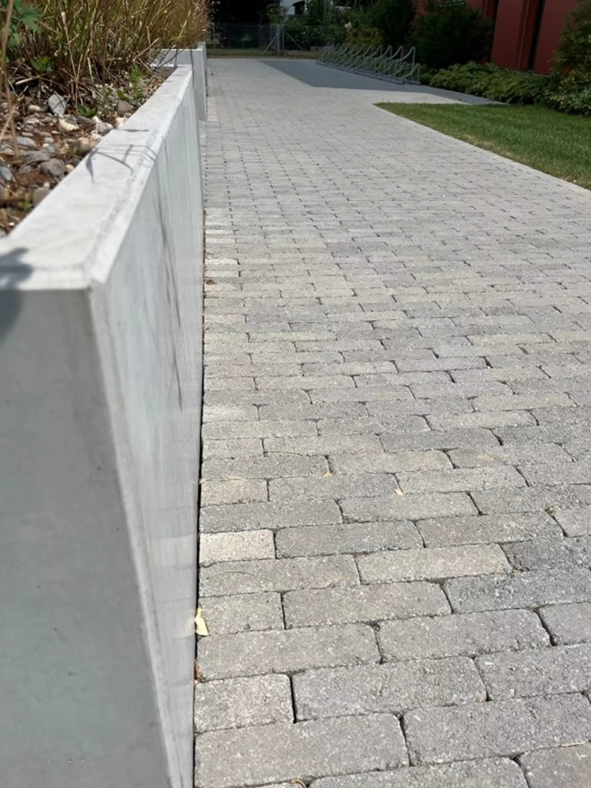 RIEMO Pflasterstein grau Kanten gebrochen L 22 cm B 6 cm H 8 cm