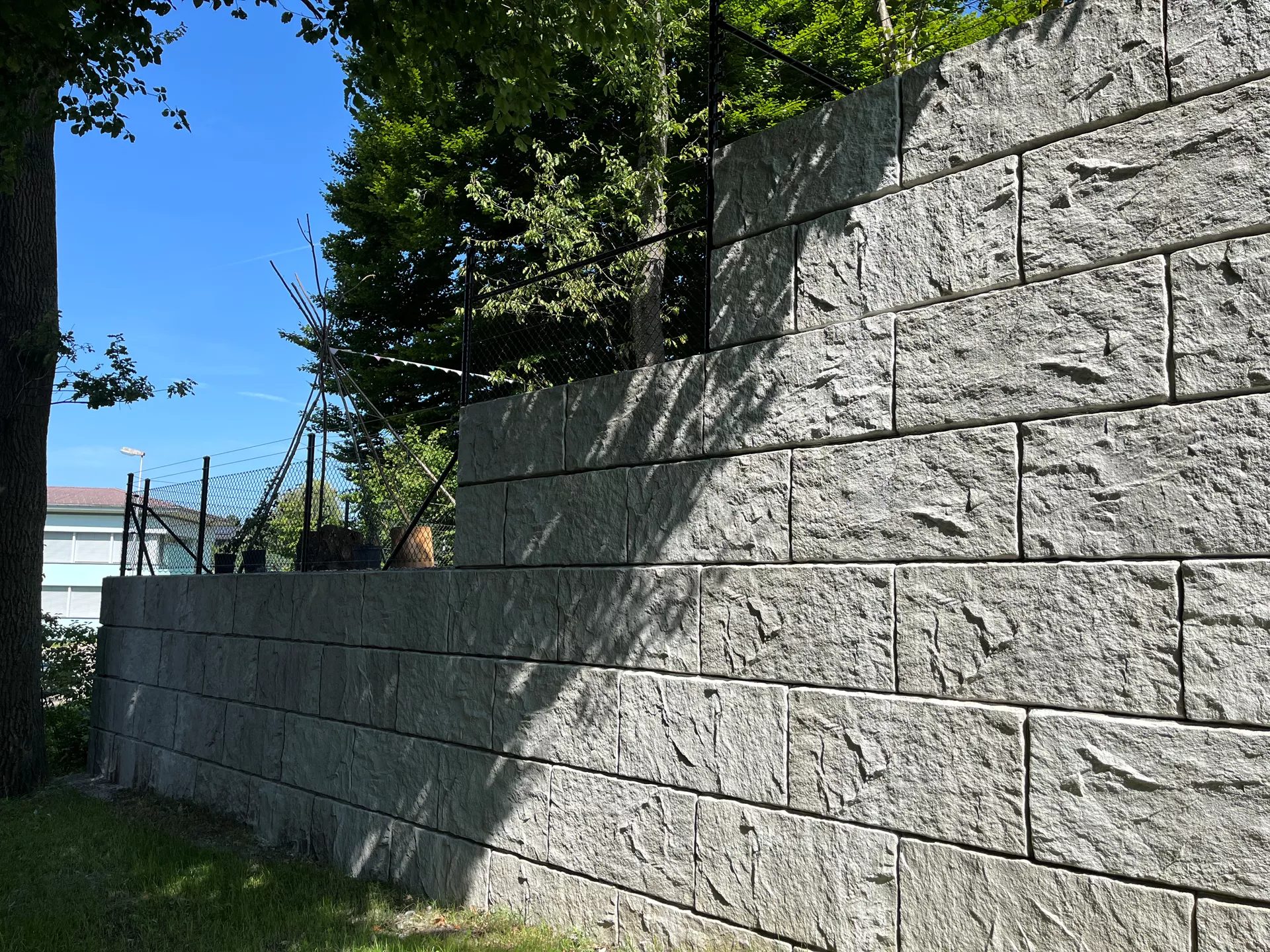 FELSMAUER Böschungselement Mittelstein grau strukturiert L 98 cm B 50 cm H 50 cm