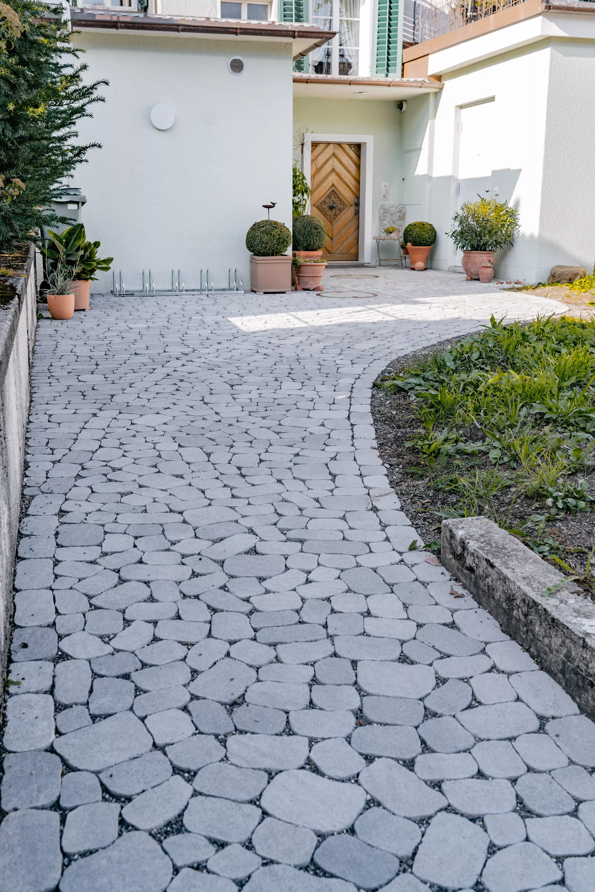 ARENA VISTA Pflasterstein perlgrau strukturiert Kanten gebr. L 6.5 - 23.8 cm B 8.3 - 16.4 cm H 7 cm