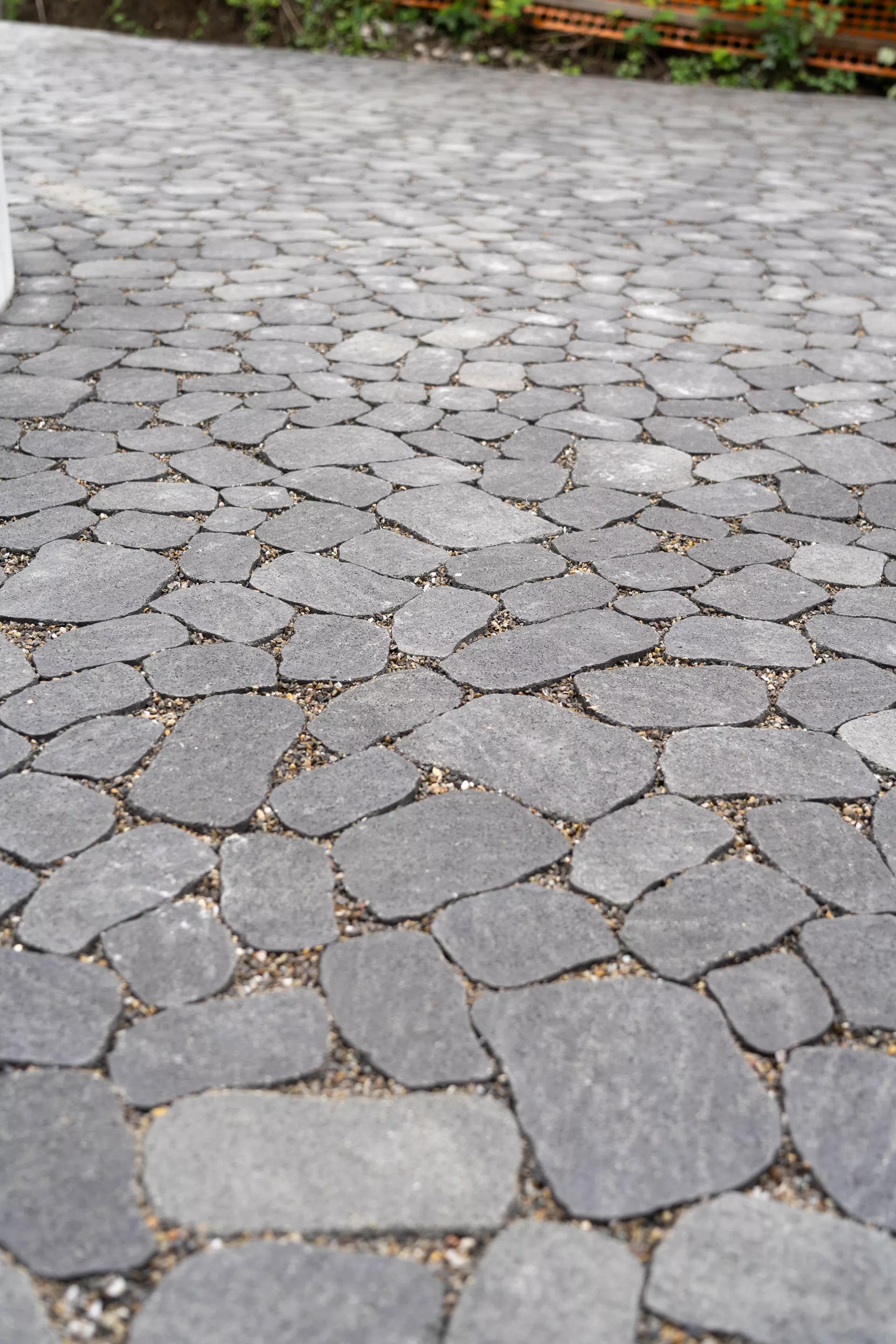 ARENA VISTA Pflasterstein perlgrau strukturiert Kanten gebr. L 6.5 - 23.8 cm B 8.3 - 16.4 cm H 7 cm