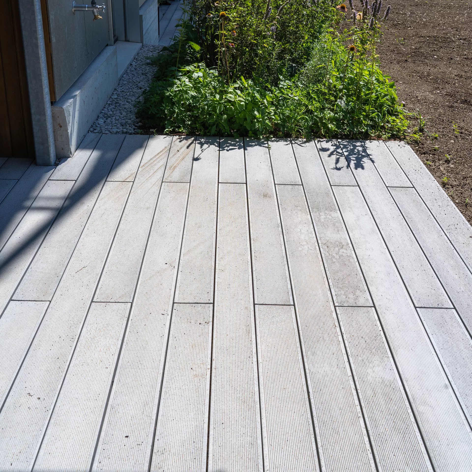 BOSCUS Betonbretter mit Holz- oder Rillenstruktur