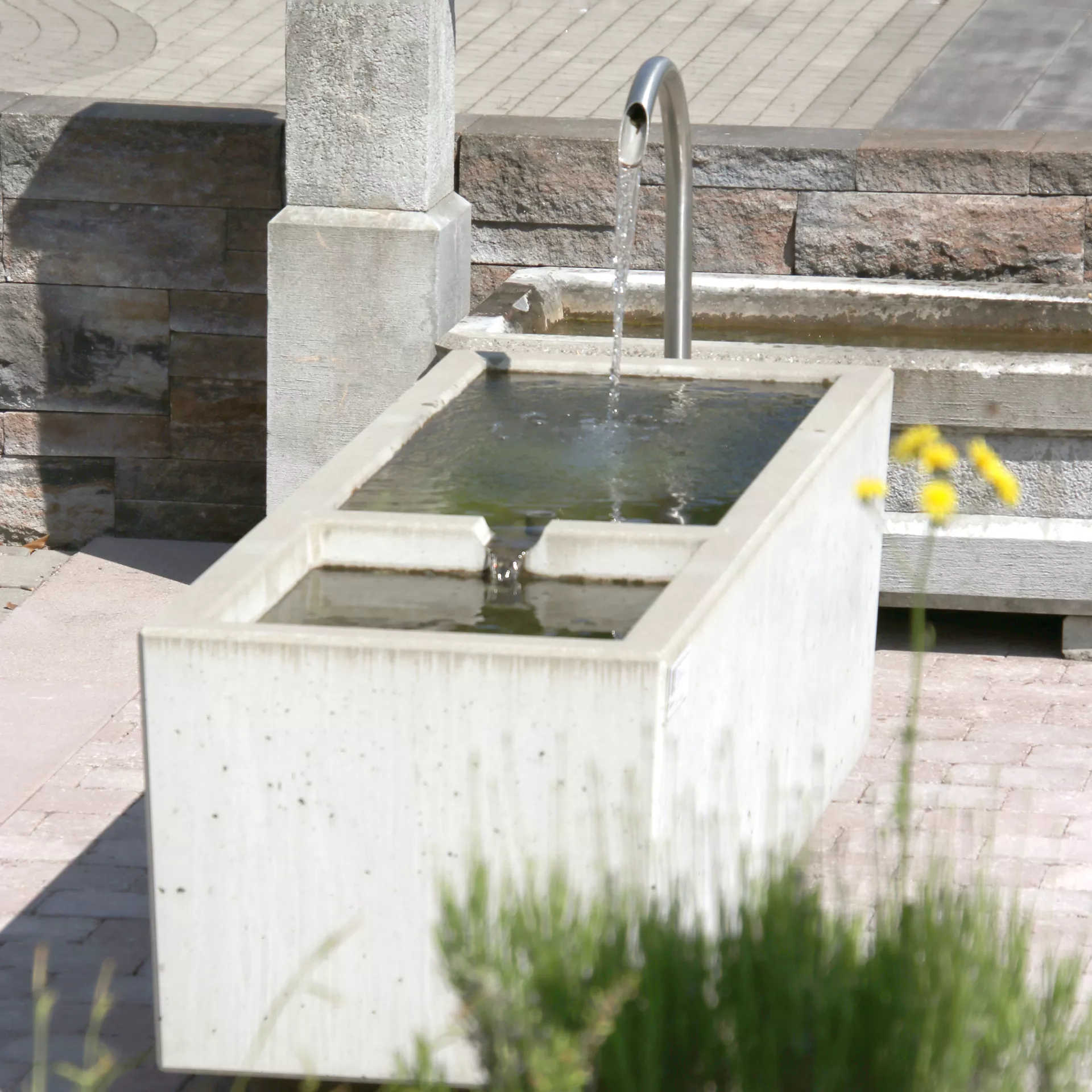 BAUERNHOF Brunnentröge