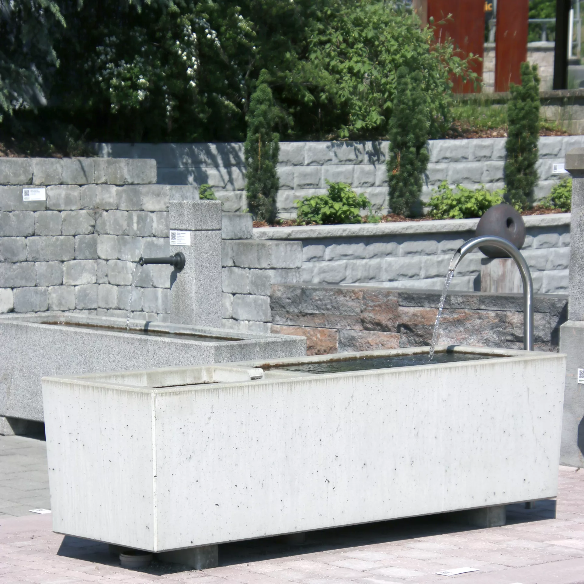 BAUERNHOF Brunnentröge