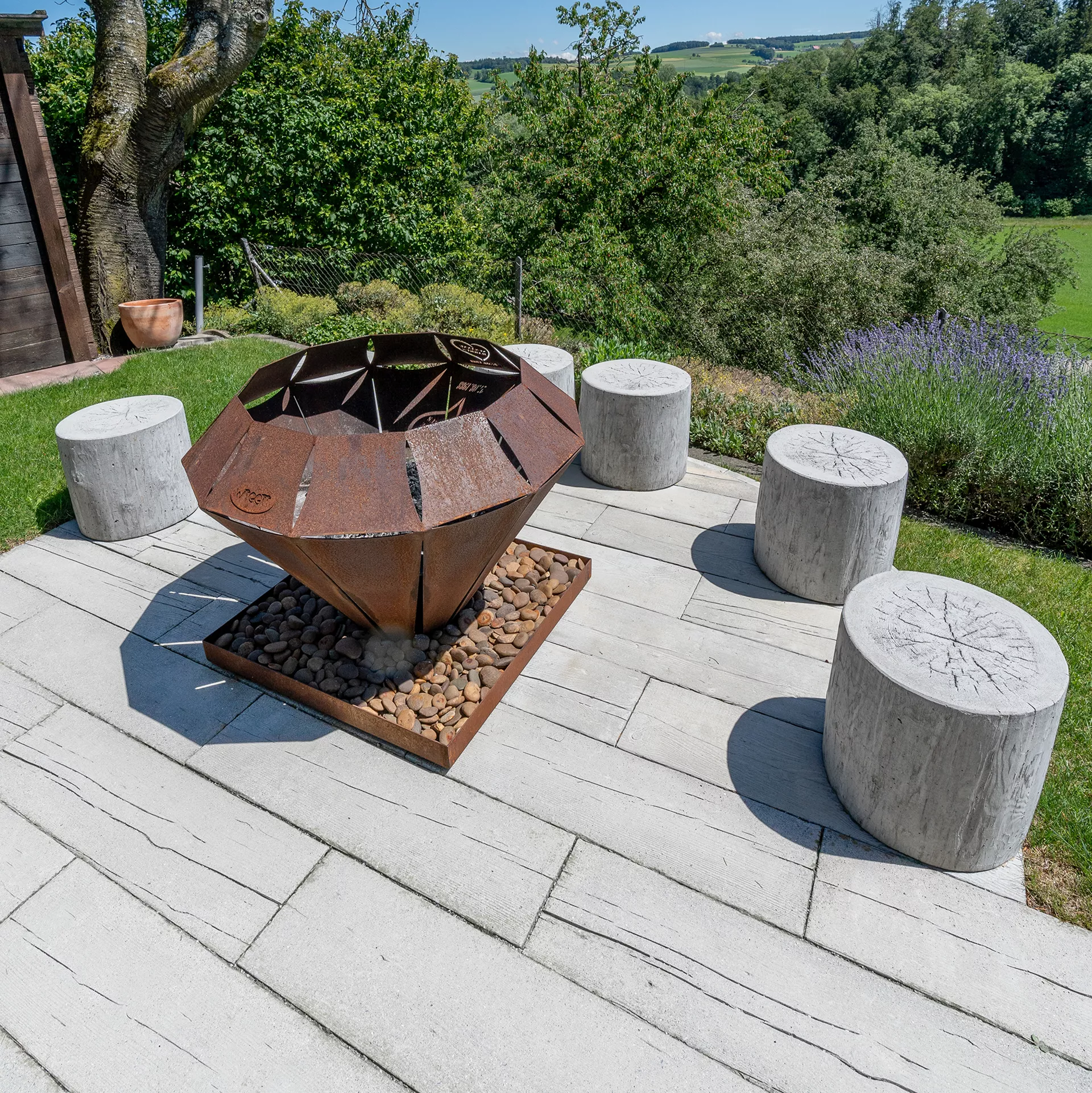 LENIA Hocker mit Holzstruktur