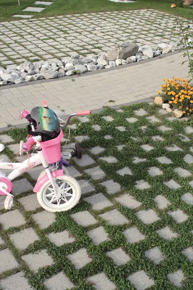 CARENA RASEN Ökostein mit Nocken grau glatt gefast L 25 cm B 25 cm H 8 cm