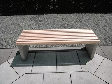 Gartenbank mit Holzrost grau glatt gefast bewehrt L 140 cm B 45 cm H 45 cm