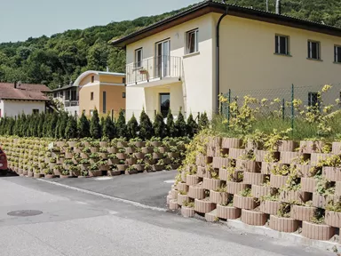 PARADISO Böschungsstein braun haufwerksporig gefast L 35 cm B 31.5 cm H 20 cm