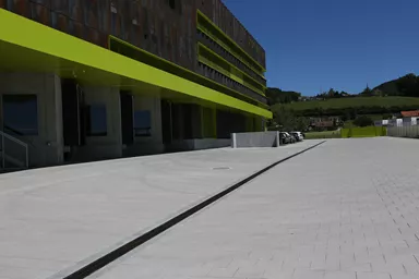 VS 5 Schwerlaststein mit Verschiebesicherung grau glatt gefast englisch palettiert L 30 cm B 30 cm H 10.8 cm