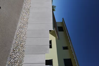 Betonlamelle bewehrt grau gefast 1-seitig glatt, 1-seitig abgerieben L 50 cm B 6 cm H 250 cm