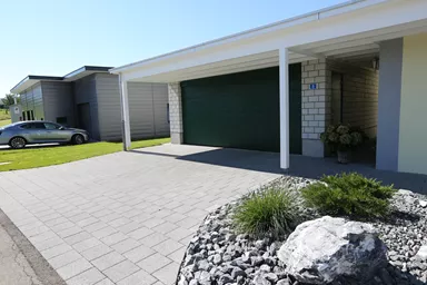 CARENA Sickerstein fino mit Nocken grau haufwerksporig gefast L 25 cm B 25 cm H 8 cm