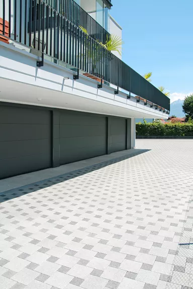 CARENA Sickerstein fino mit Nocken grau haufwerksporig gefast L 25 cm B 25 cm H 8 cm