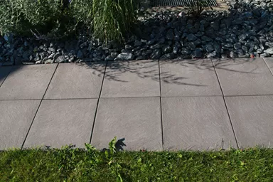 ESTRELLA Gehwegplatte schwarz strukturiert gestrahlt gefast L 50 cm B 50 cm H 4 cm