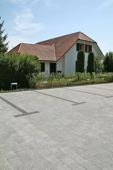 CLASSIC Sickerstein fino mit Nocken grau haufwerksporig gefast L 20 cm B 20 cm H 8 cm