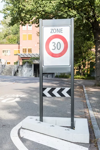 WILD Verkehrstrapez grau glatt inkl. Hülse für Schneestangen L 220/100 cm B 145 cm H 18 cm