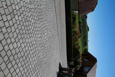 FRIEDA DRAIN Ökostein perlgrau strukturiert Kanten gebrochen L 13.8-16.8 cm B 15.1 cm H 7 cm