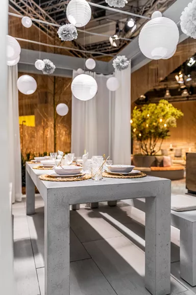 INTERMEZZO Tisch light grau glatt vollkantig bewehrt L 220 cm B 80 cm H 75 cm