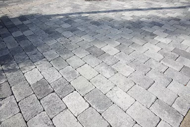 TEGULA Pflasterstein schwarz-weiss schattiert glatt Kanten gebrochen L 16 cm B 11 cm H 6 cm