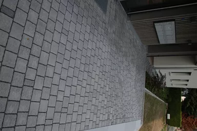 FRIEDA DRAIN Ökostein perlgrau strukturiert Kanten gebrochen L 13.8-16.8 cm B 15.1 cm H 7 cm