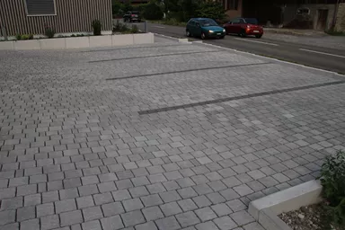 FRIEDA Pflasterstein perlgrau strukturiert Kanten gebr. L 8.8-11.8 cm B 9.8 cm H 7 cm