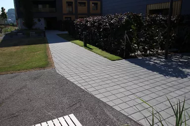 CLASSIC DRAIN Ökostein mit Nocken Normalstein grau glatt leicht gefast L 20 cm B 20 cm H 8 cm