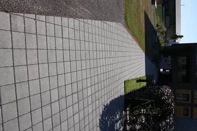 CLASSIC DRAIN Ökostein mit Nocken Normalstein grau glatt leicht gefast L 20 cm B 20 cm H 8 cm