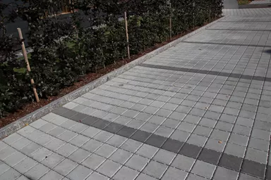 CLASSIC DRAIN Ökostein mit Nocken Normalstein grau glatt leicht gefast L 20 cm B 20 cm H 8 cm