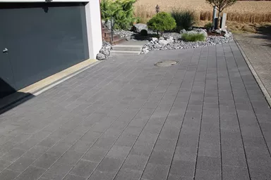 CARENA Sickerstein fino mit Nocken anthrazit haufwerksporig gefast L 25 cm B 25 cm H 8 cm