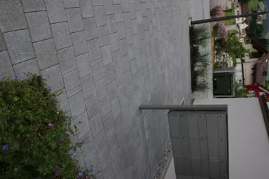 CARENA Sickerstein fino mit Nocken grau haufwerksporig gefast L 25 cm B 25 cm H 6 cm